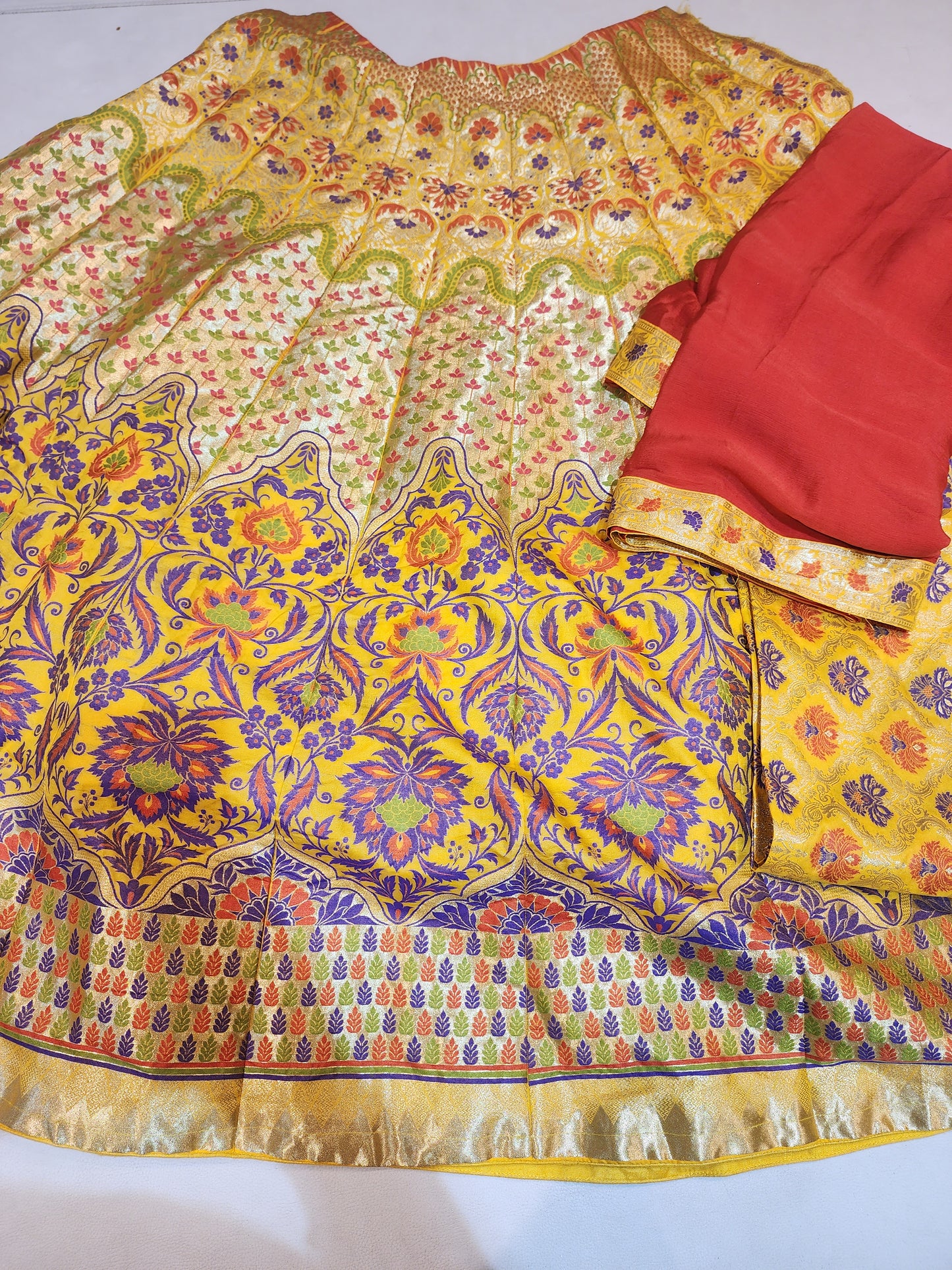 Banarsi meenakari lehanga