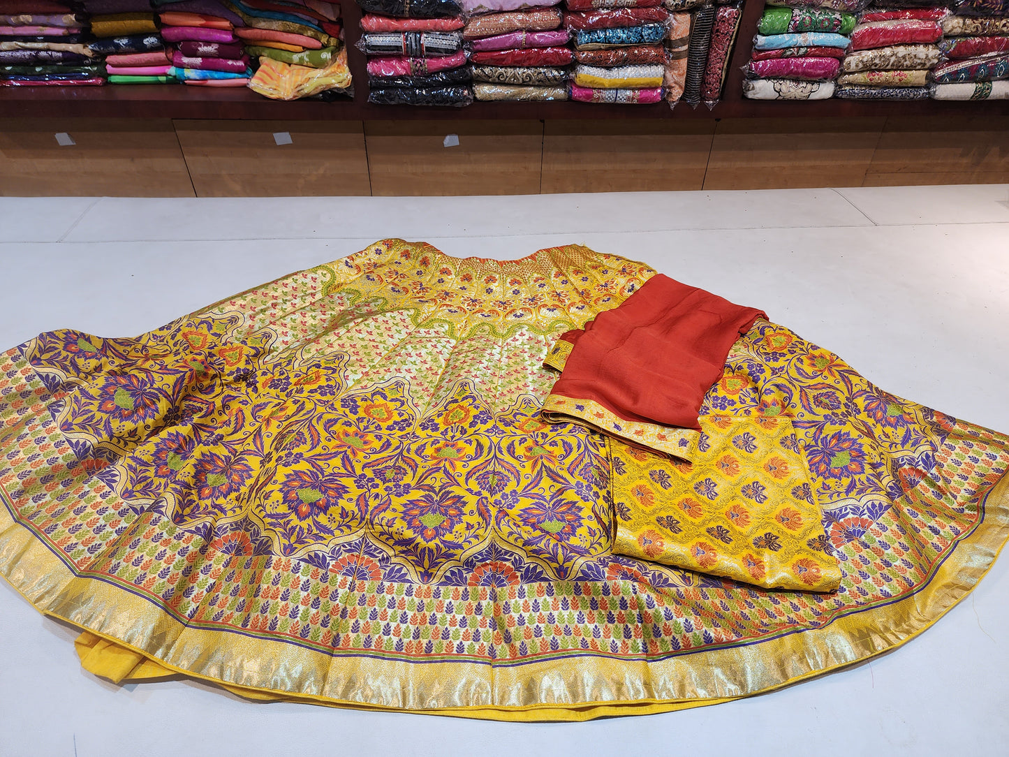 Banarsi meenakari lehanga